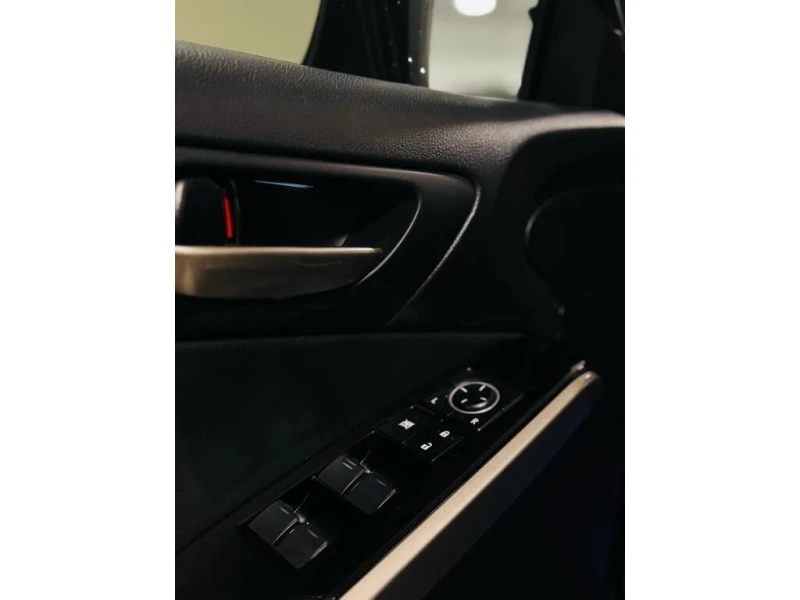 Lexus IS * 300 * CARFAX * БЕЗ ПЪРВОНАЧАЛНА ВНОСКА, снимка 10 - Автомобили и джипове - 52959873