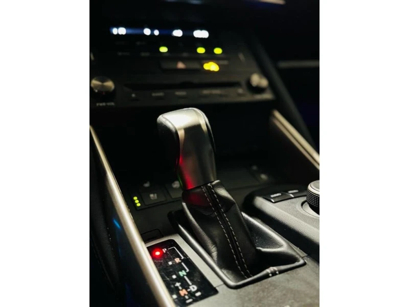 Lexus IS * 300 * CARFAX * БЕЗ ПЪРВОНАЧАЛНА ВНОСКА, снимка 13 - Автомобили и джипове - 52959873