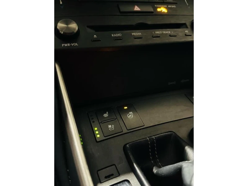 Lexus IS * 300 * CARFAX * БЕЗ ПЪРВОНАЧАЛНА ВНОСКА, снимка 17 - Автомобили и джипове - 52959873