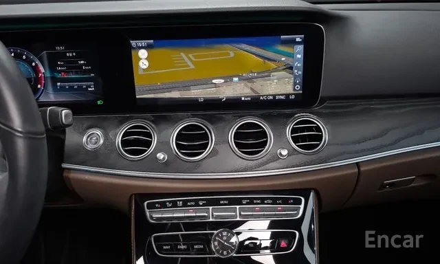 Mercedes-Benz E 300 ОБДУХВАНЕ / ЦЯЛ ДИСПЛЕЙ / 360 / HEAD-UP / ЛИЗИНГ, снимка 11 - Автомобили и джипове - 54893244
