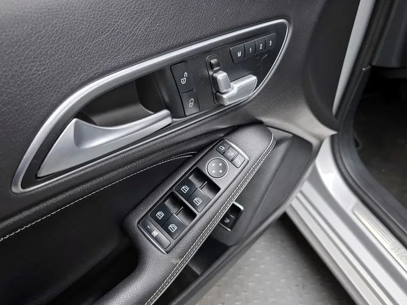 Mercedes-Benz CLA D, снимка 17 - Автомобили и джипове - 55096952