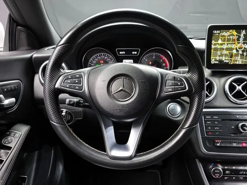 Mercedes-Benz CLA D, снимка 13 - Автомобили и джипове - 55096952