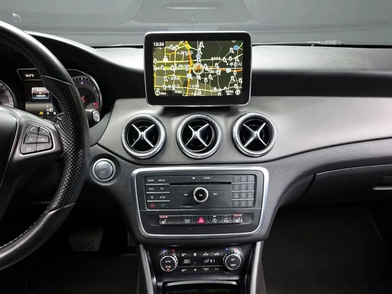 Mercedes-Benz CLA D, снимка 14 - Автомобили и джипове - 55096952