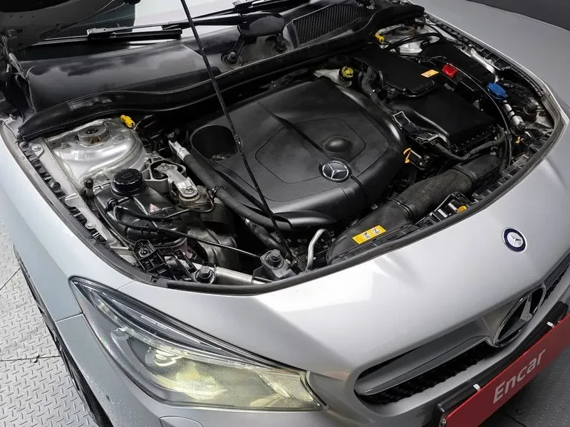 Mercedes-Benz CLA D, снимка 6 - Автомобили и джипове - 55096952
