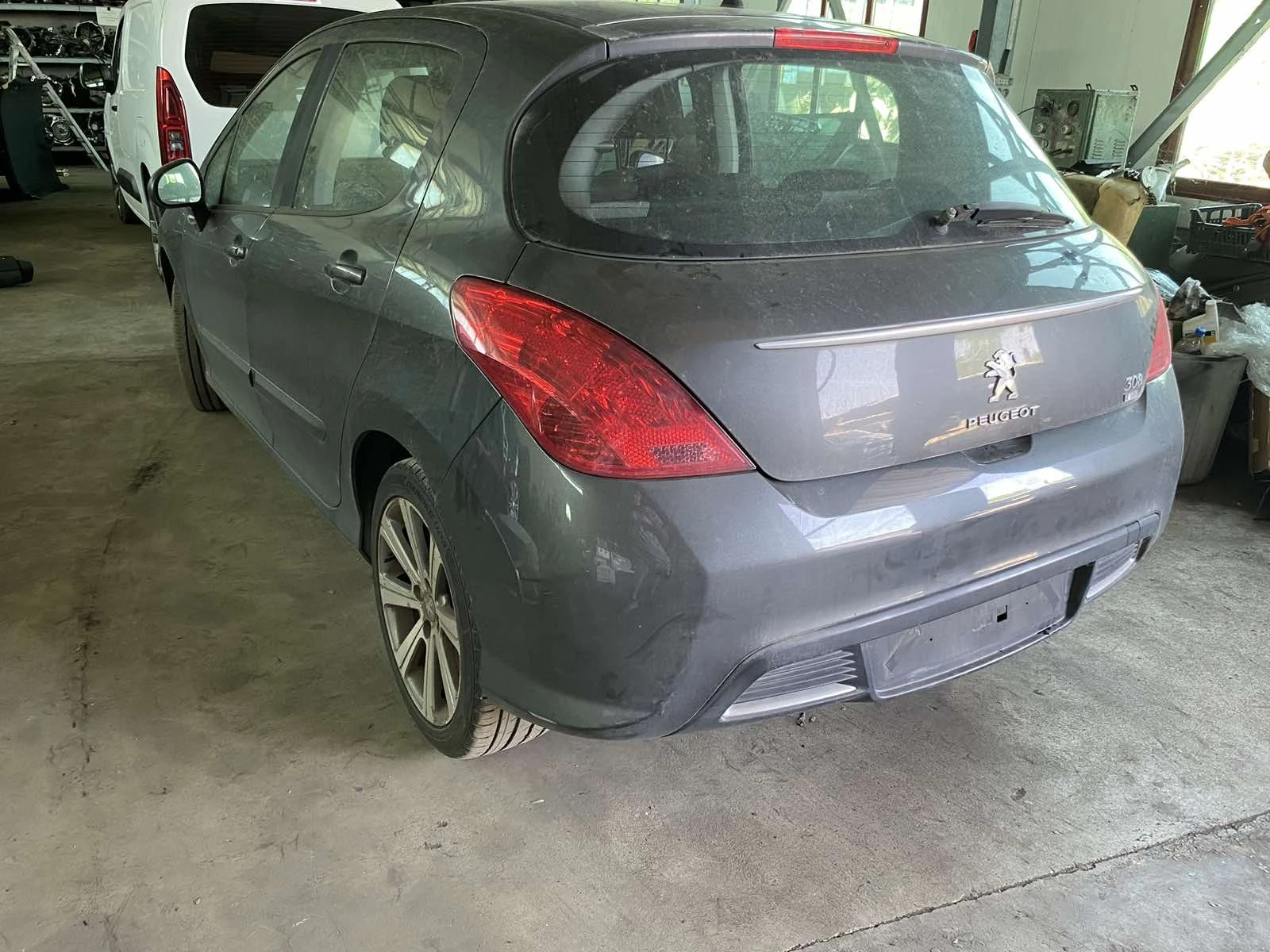 Peugeot 308 1.6e-hdi 3бр, 1.6i - изображение 4