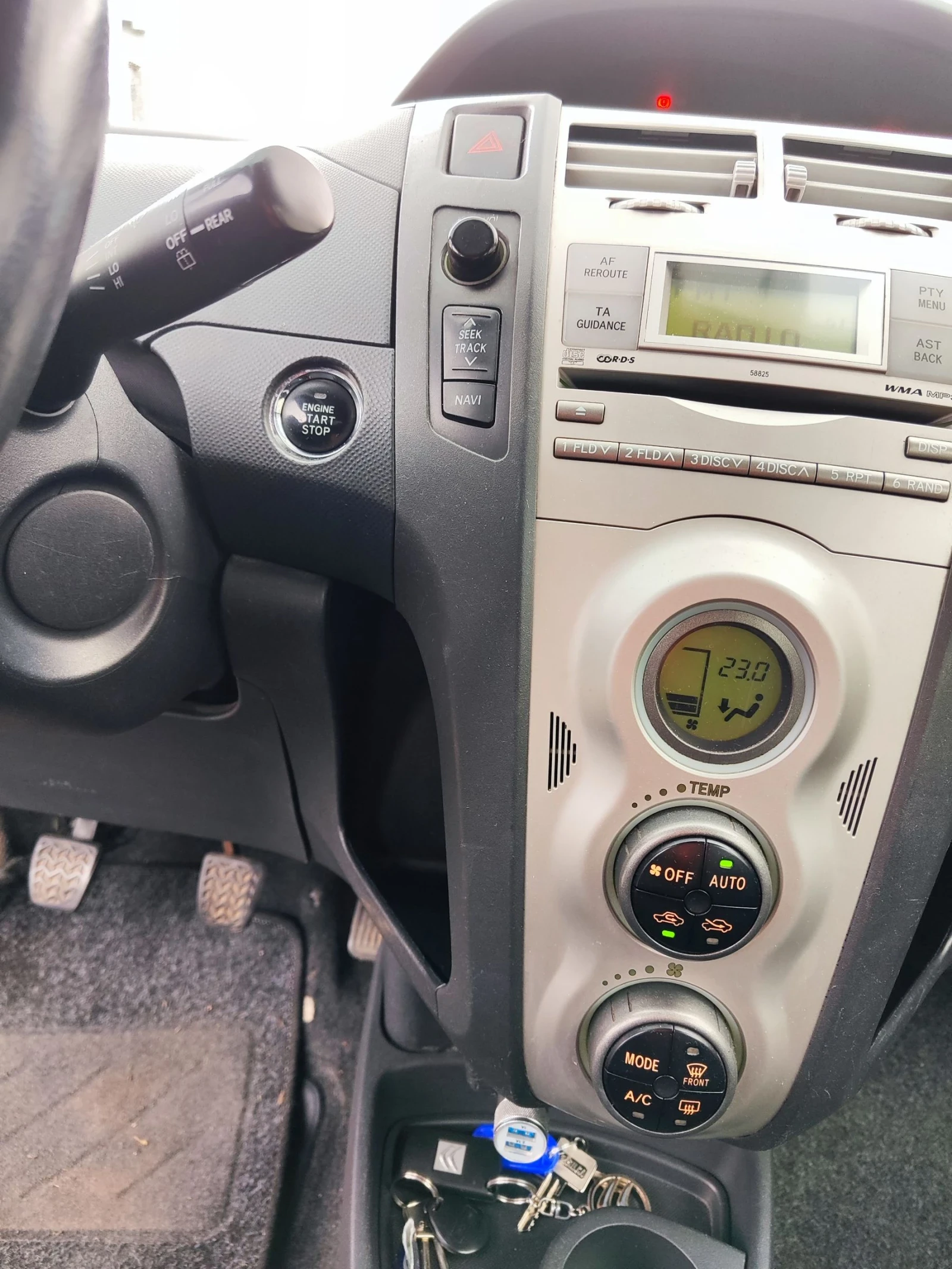 Toyota Yaris 1.0   - изображение 9