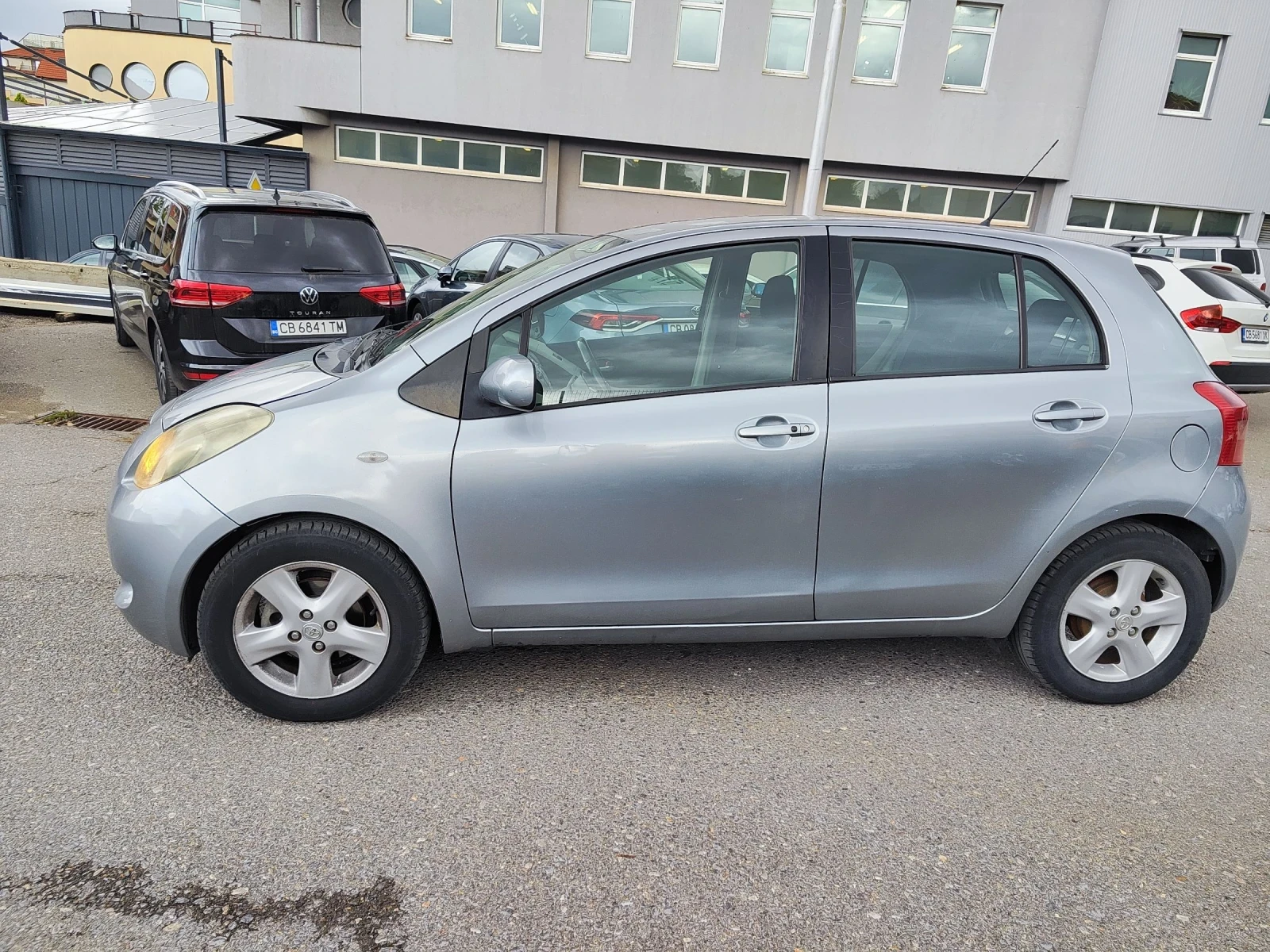 Toyota Yaris 1.0   - изображение 2