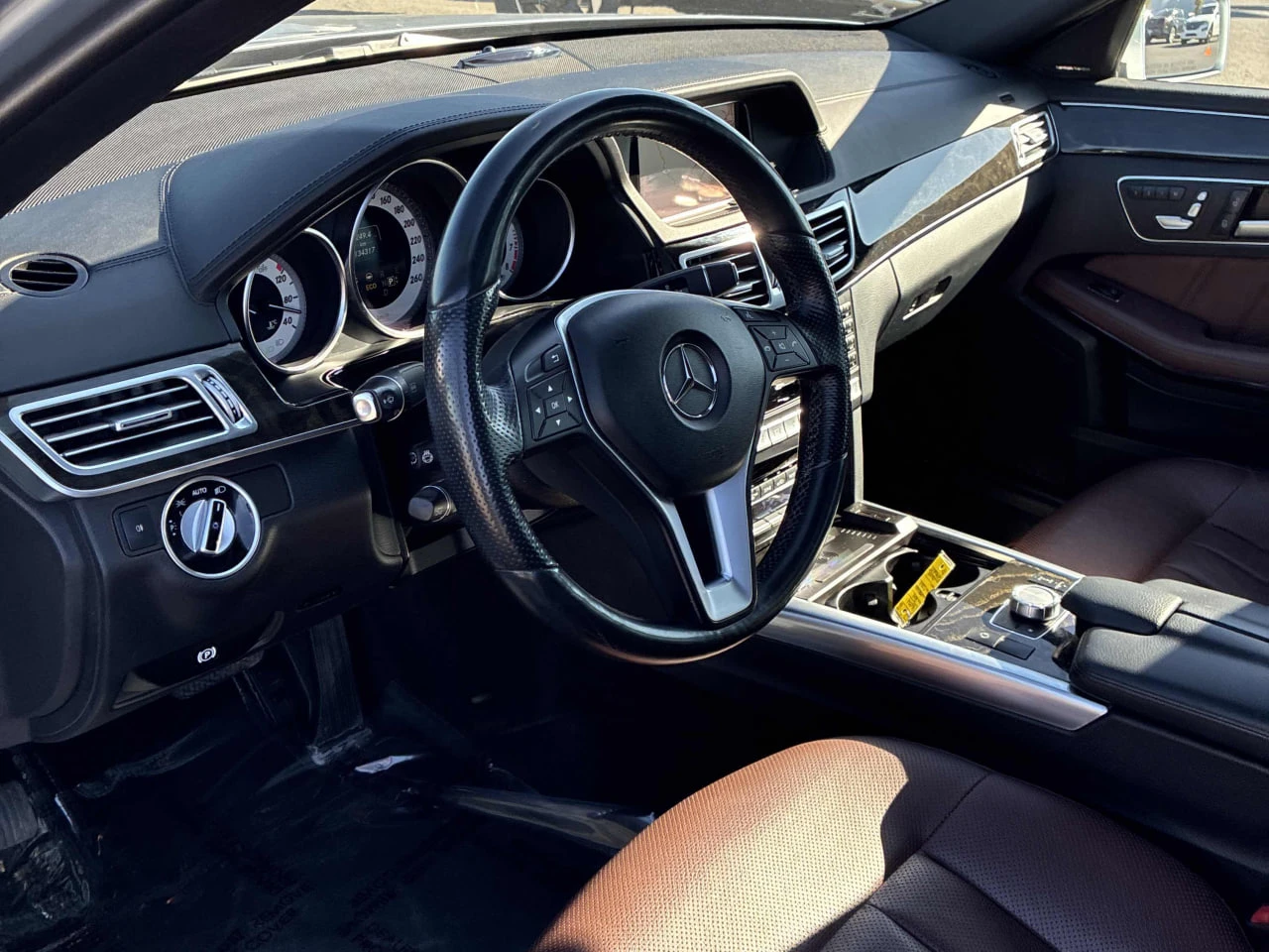 Mercedes-Benz E 500 * АВТО КРЕДИТ* ЦЕНА ДО БГ * СЕРВИЗНА ИСТОРИЯ *  - изображение 8