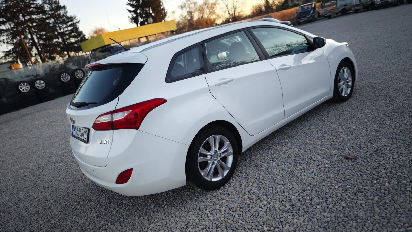 Hyundai I30 ГАЗОВ ИНЖЕКЦИОН/ВСИЧКО ПЛАТЕНО/НАПЪЛНО ОБСЛУЖЕН - изображение 10