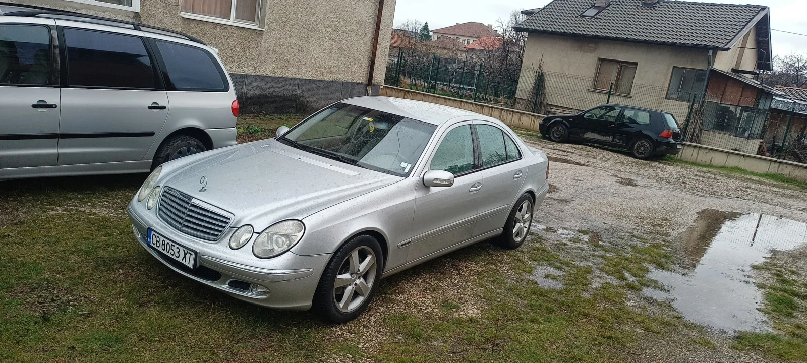 Mercedes-Benz E 220, снимка 5 - Автомобили и джипове - 54093314