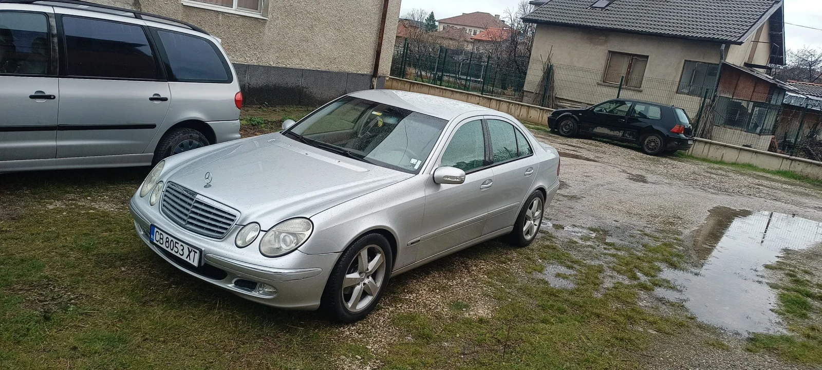 Mercedes-Benz E 220, снимка 4 - Автомобили и джипове - 54093314