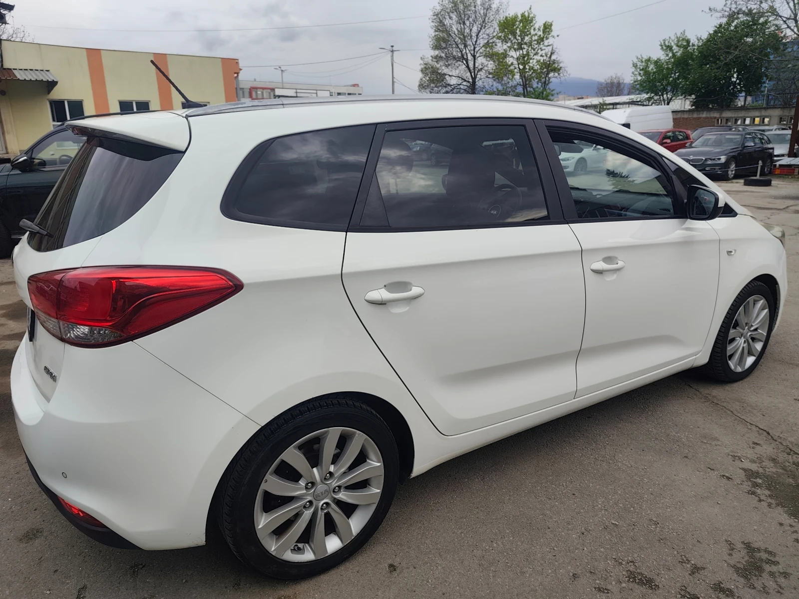 Kia Carens 1.7 cdti automatic , снимка 4 - Автомобили и джипове - 54283446