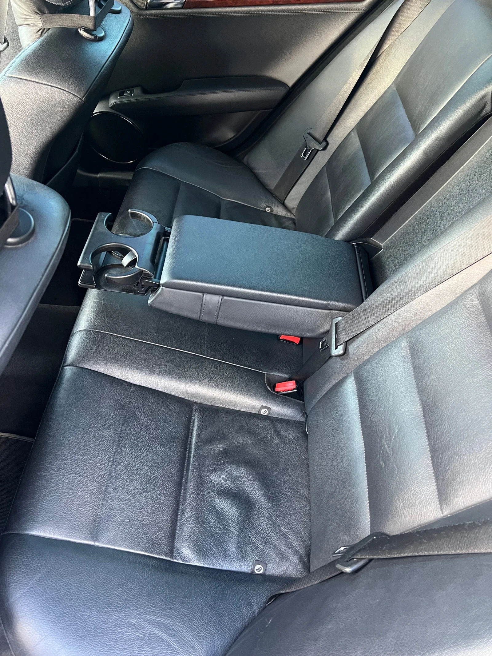 Mercedes-Benz C 320, снимка 15 - Автомобили и джипове - 54401177