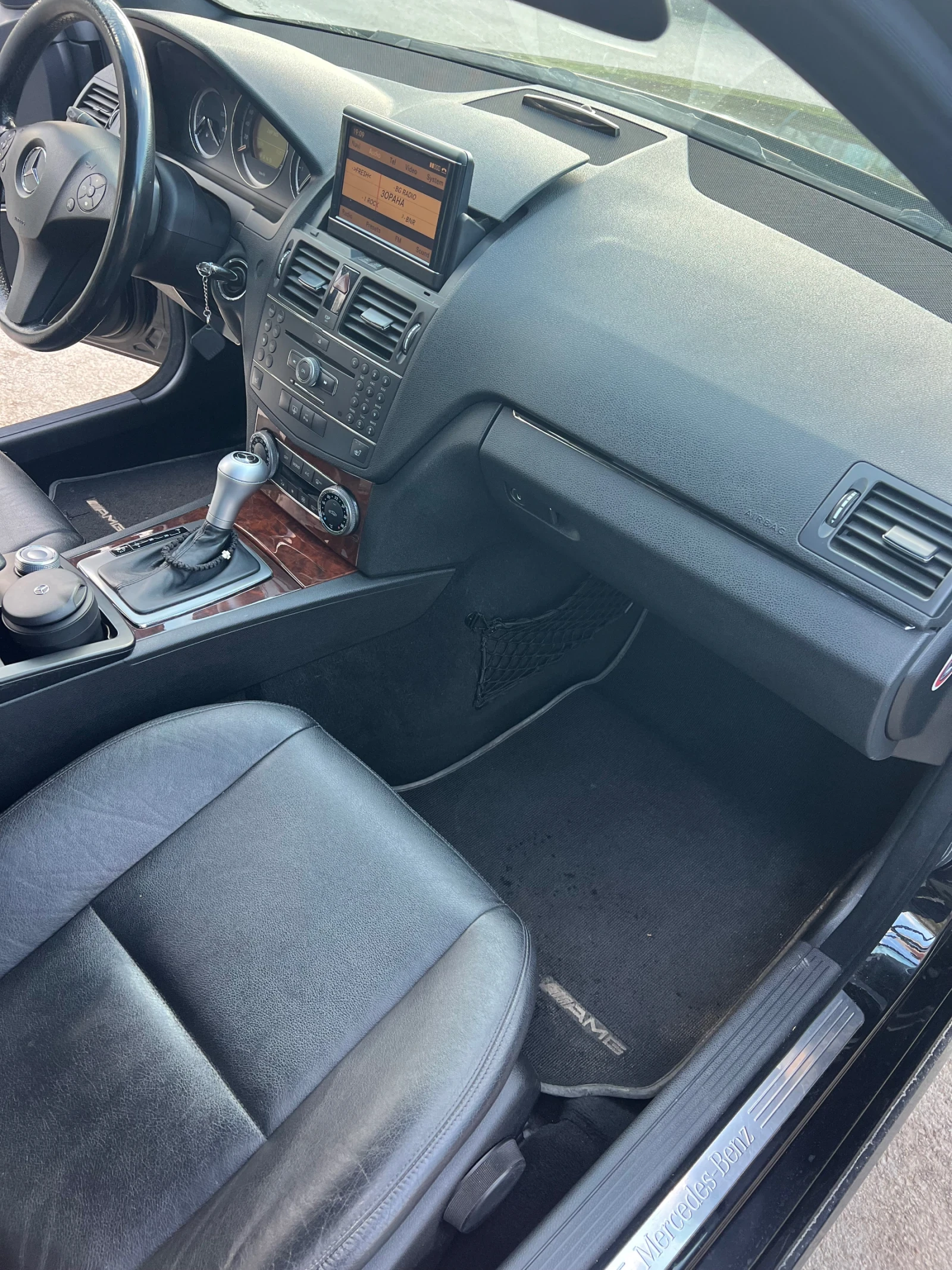 Mercedes-Benz C 320, снимка 16 - Автомобили и джипове - 54401177