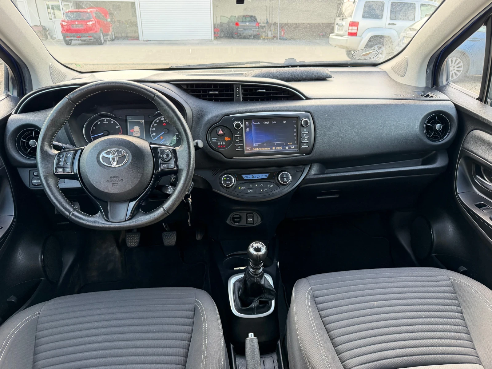 Toyota Yaris 1.5i/110hp/NAVI/FaceLift/Evro6/, снимка 8 - Автомобили и джипове - 54699102