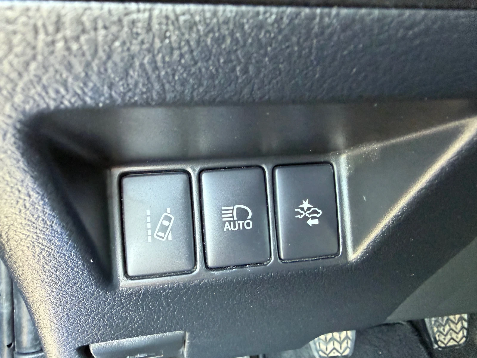 Toyota Yaris 1.5i/110hp/NAVI/FaceLift/Evro6/, снимка 12 - Автомобили и джипове - 54699102