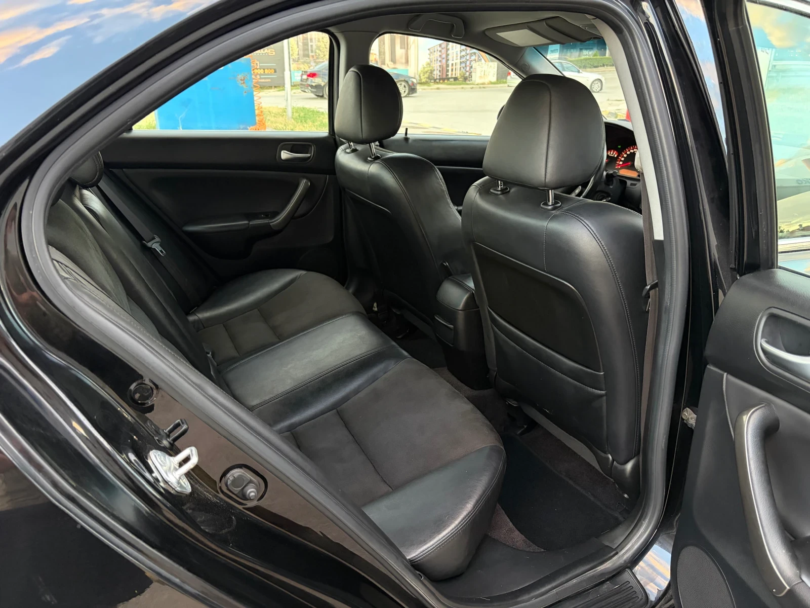 Honda Accord 2.4 TypeS Испания!, снимка 12 - Автомобили и джипове - 55180377