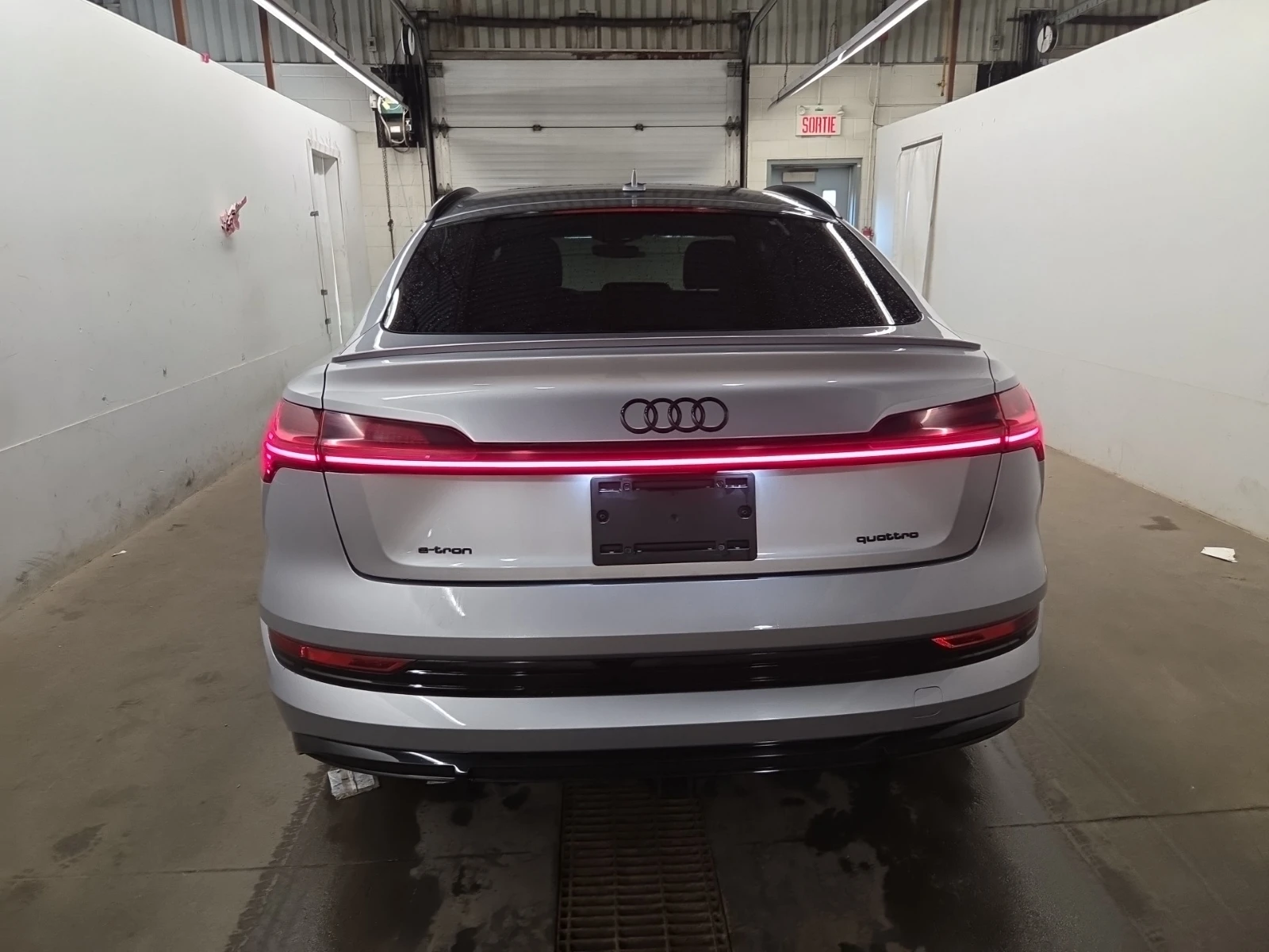 Audi E-Tron Sportback* Technik* B&O* Matrix* 360* HUD* Обдух, снимка 5 - Автомобили и джипове - 55336252