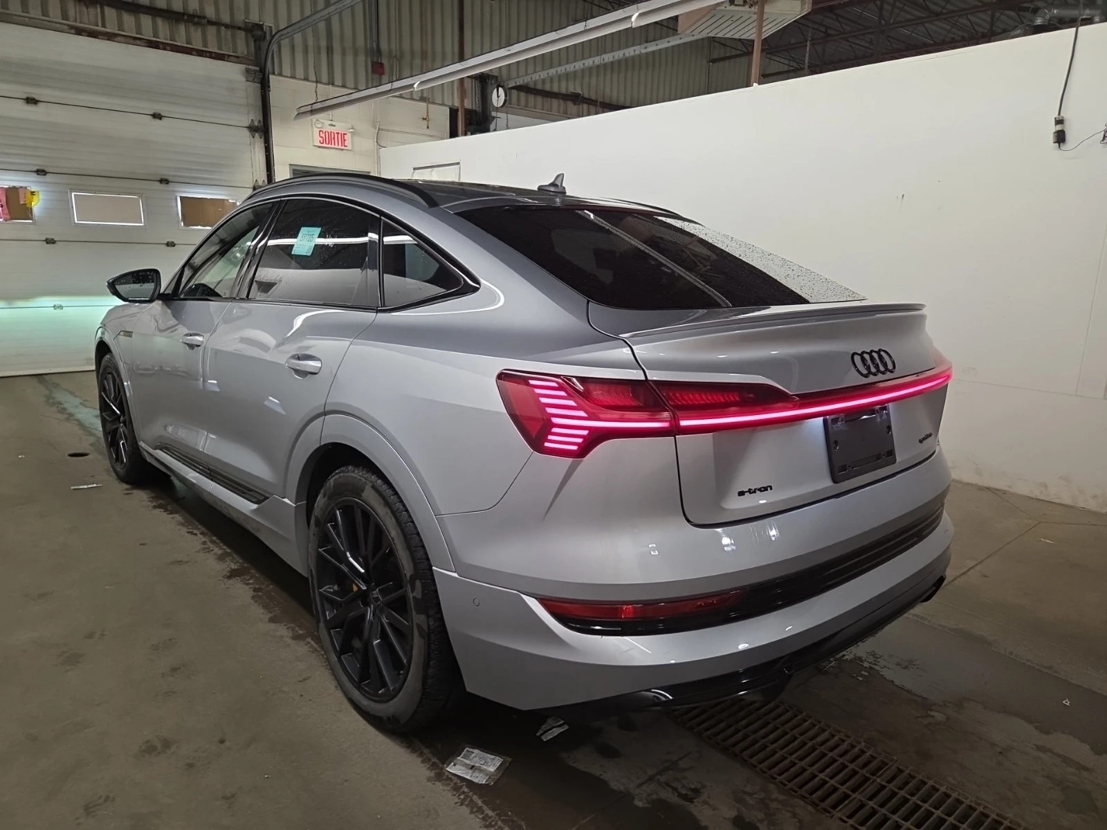 Audi E-Tron Sportback* Technik* B&O* Matrix* 360* HUD* Обдух, снимка 6 - Автомобили и джипове - 55336252