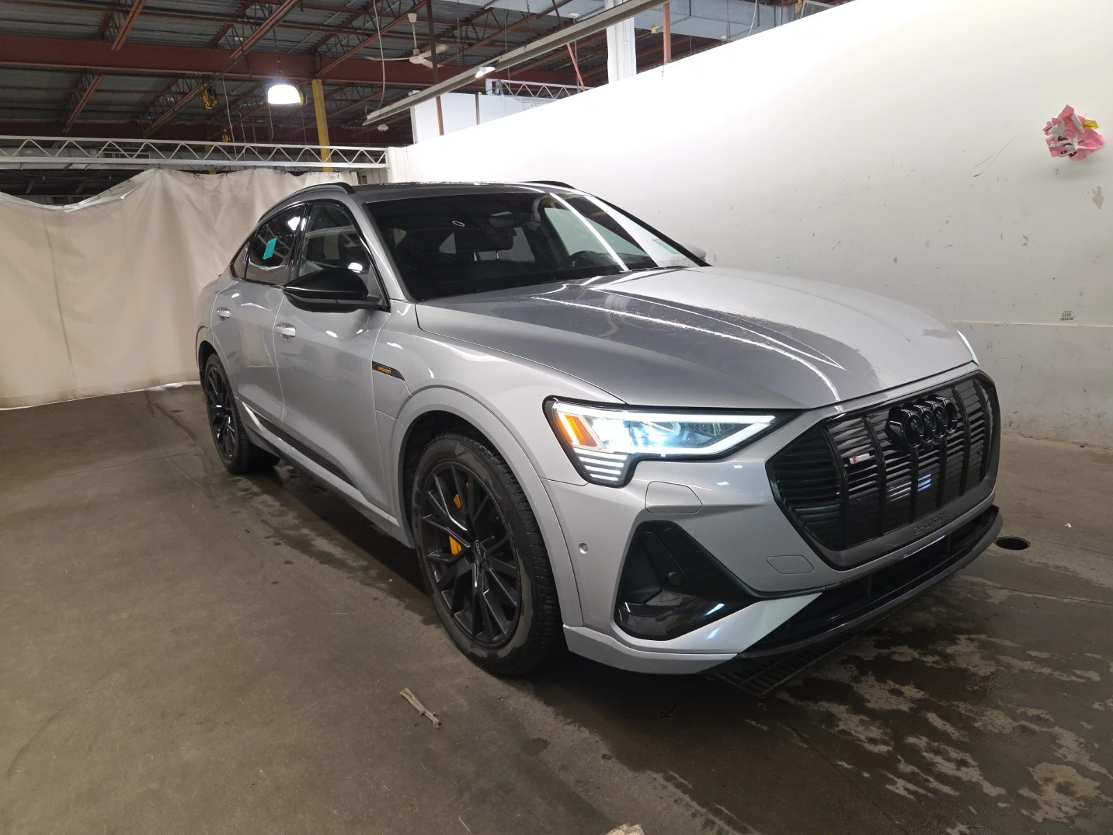 Audi E-Tron Sportback* Technik* B&O* Matrix* 360* HUD* Обдух, снимка 3 - Автомобили и джипове - 55336252