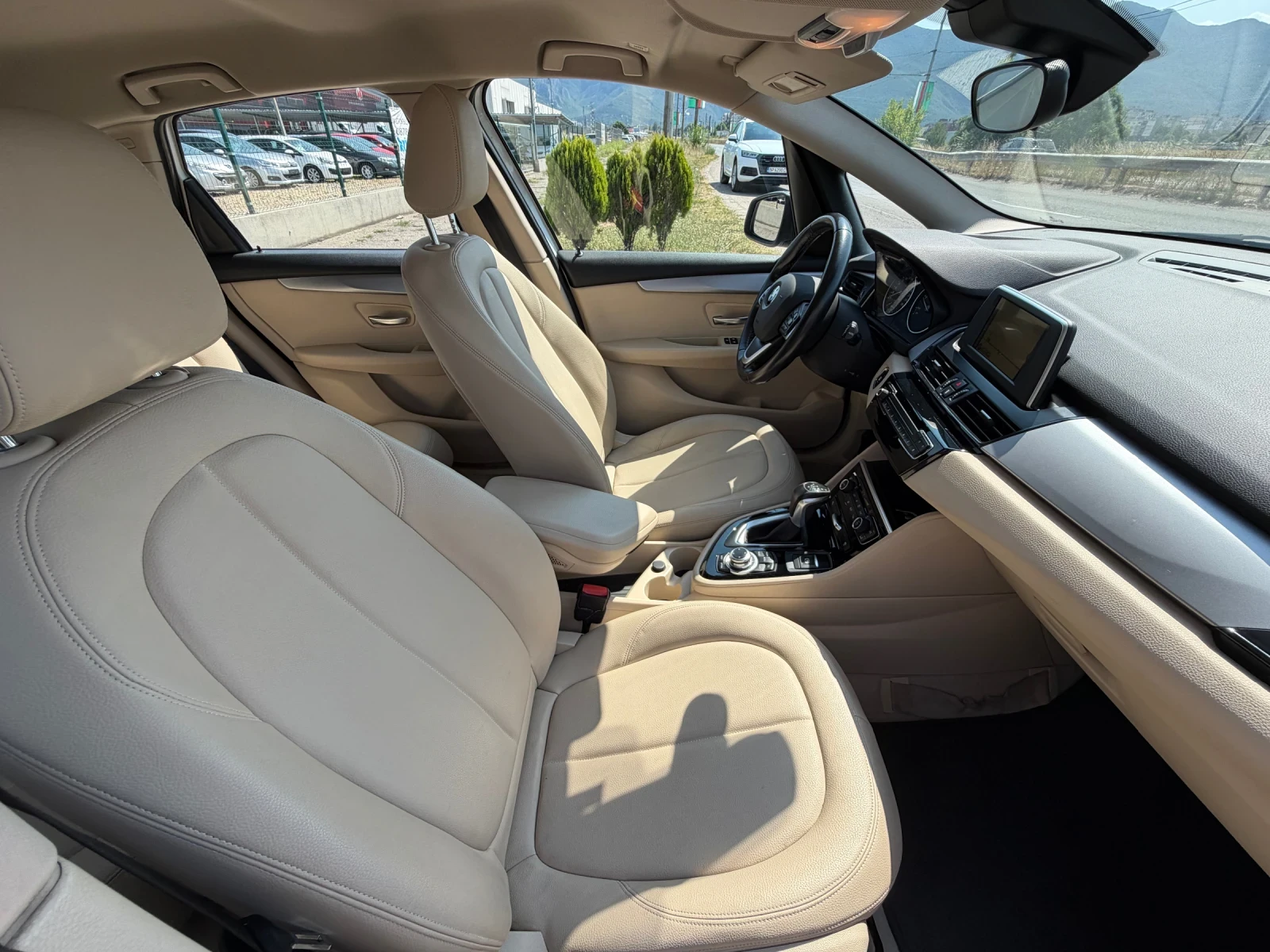 BMW 218 d Active Tourer, снимка 11 - Автомобили и джипове - 55445784
