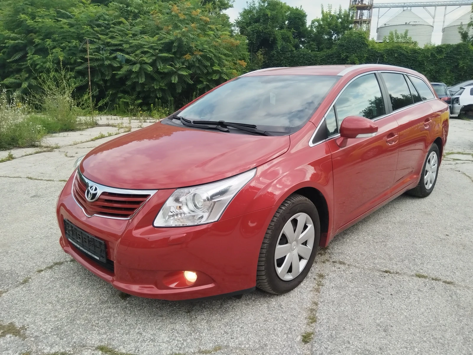 Toyota Avensis 2.0d4d 126кс, 6 скорости, Отлична, Евро 5 , снимка 8 - Автомобили и джипове - 55617447