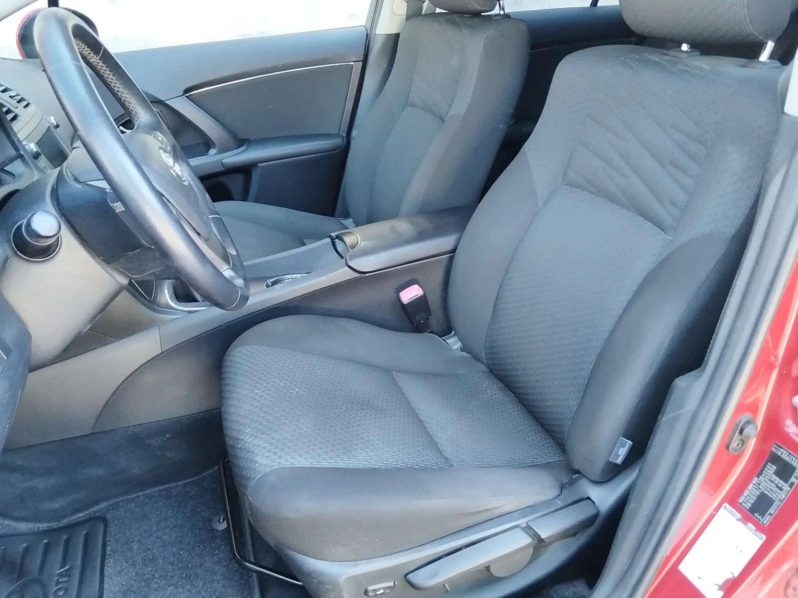 Toyota Avensis 2.0d4d 126кс, 6 скорости, Отлична, Евро 5 , снимка 15 - Автомобили и джипове - 55617447