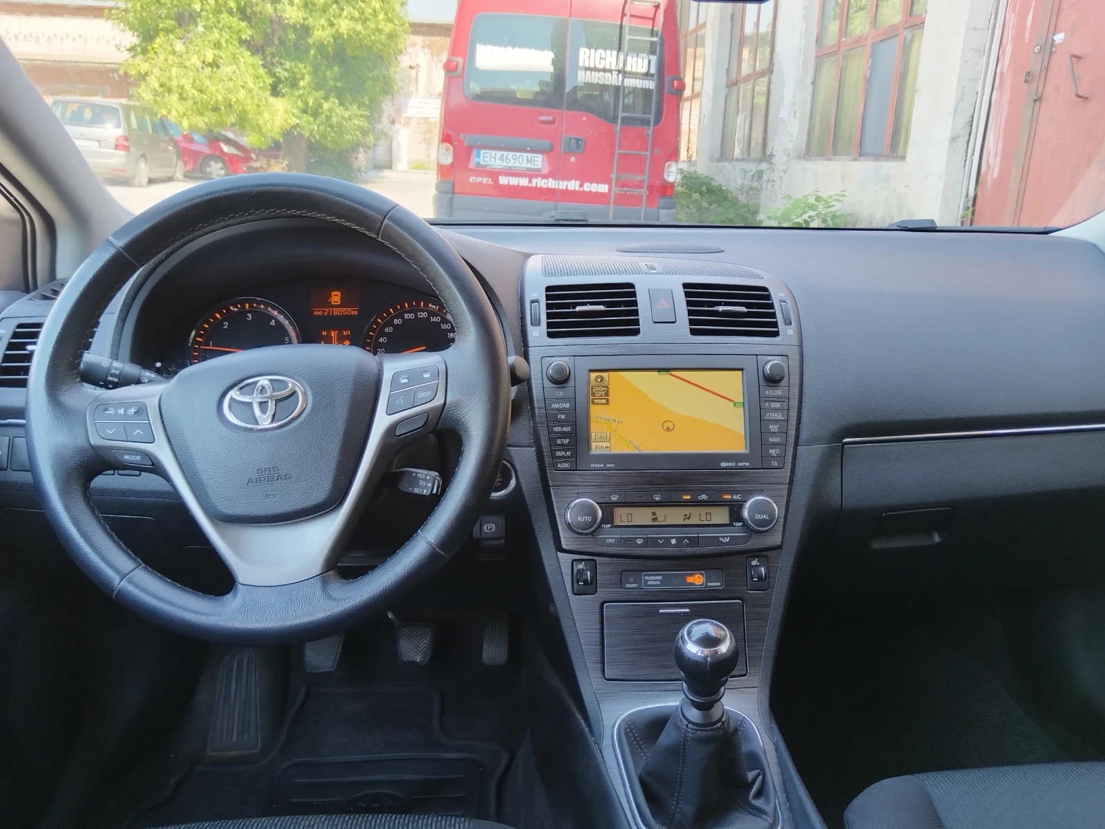 Toyota Avensis 2.0d4d 126кс, 6 скорости, Отлична, Евро 5 , снимка 12 - Автомобили и джипове - 55617447