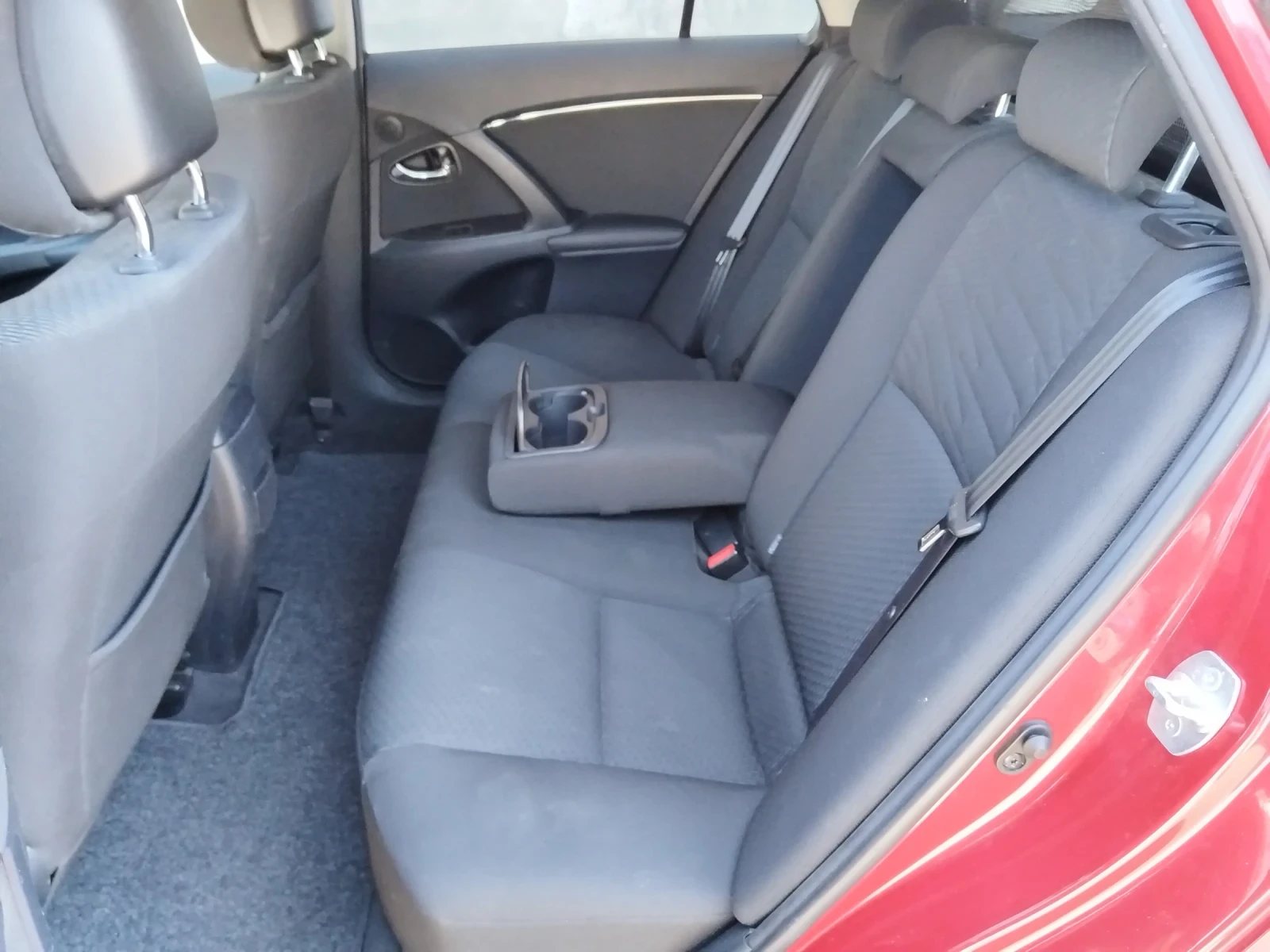 Toyota Avensis 2.0d4d 126кс, 6 скорости, Отлична, Евро 5 , снимка 17 - Автомобили и джипове - 55617447