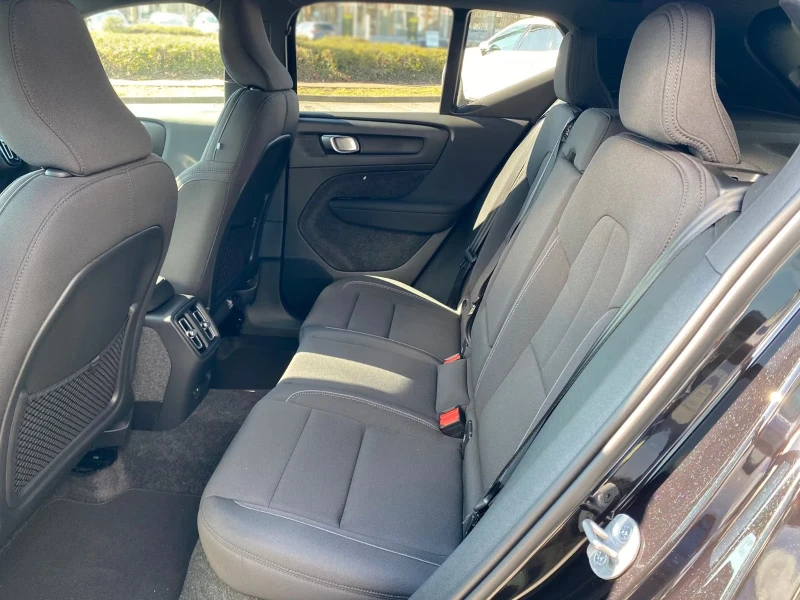 Volvo EX40 SINGLE/252HP/RANGE-PLUS/PIXEL-LED/360/ACC/BSA/979f, снимка 14 - Автомобили и джипове - 52733656