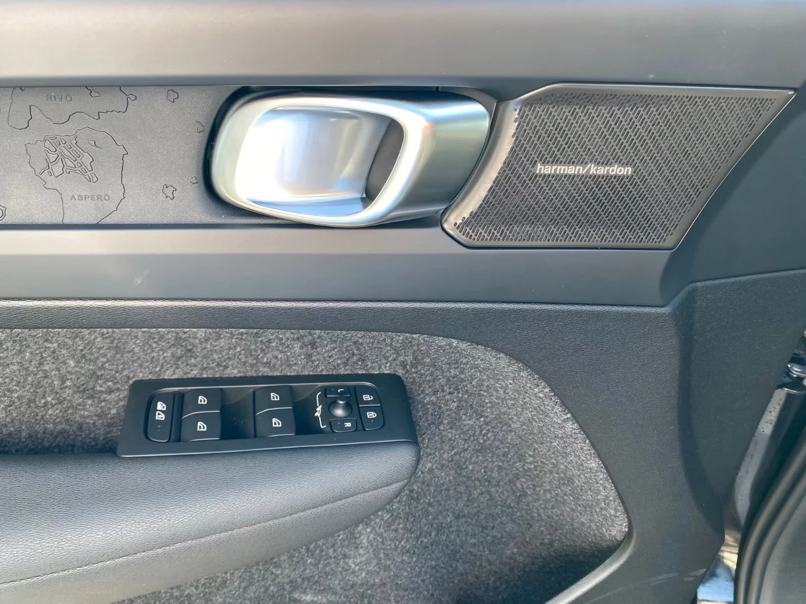 Volvo EX40 SINGLE/252HP/RANGE-PLUS/PIXEL-LED/360/ACC/BSA/979f | Mobile.bg � ����������� 13