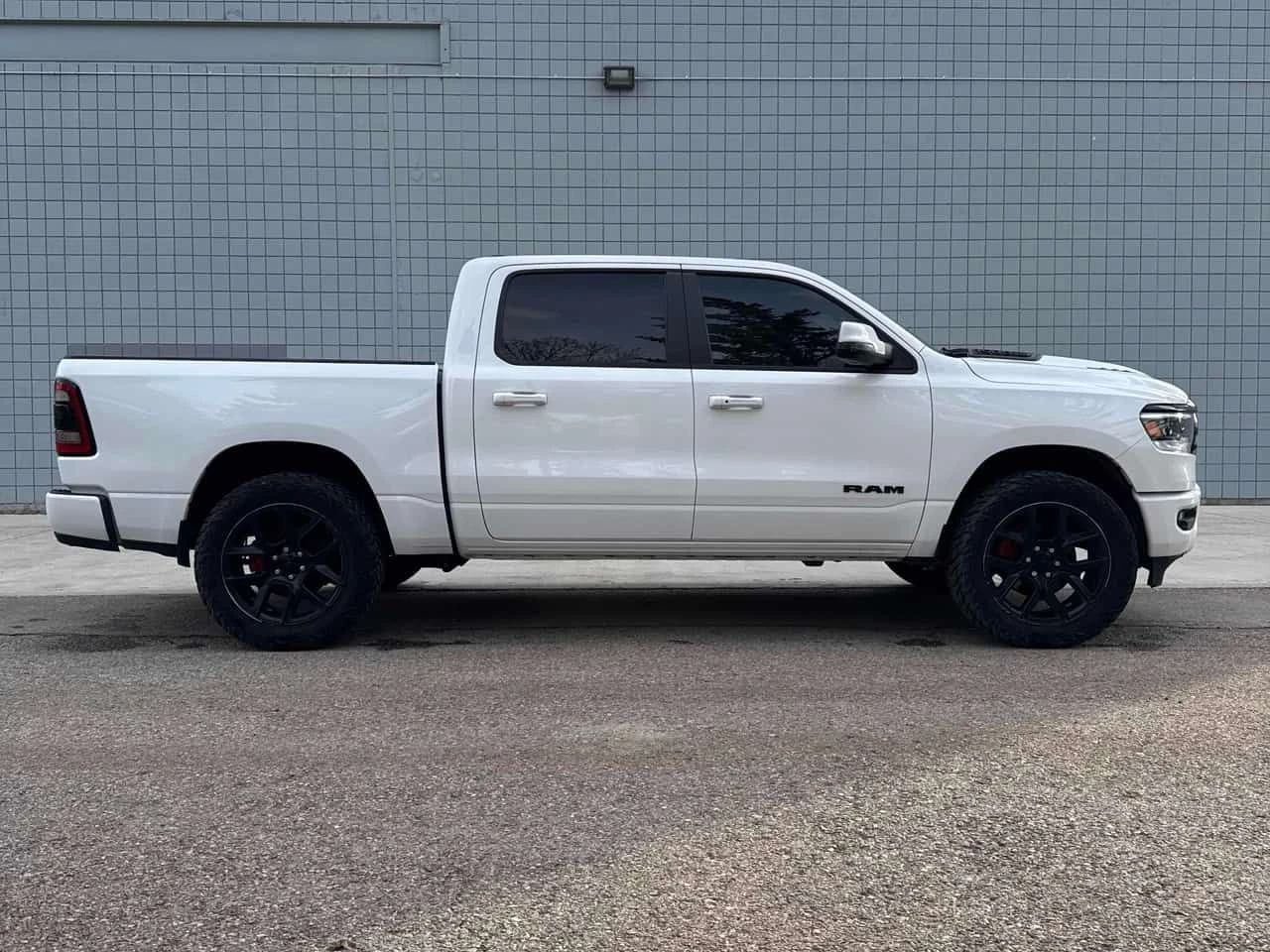 Dodge RAM 1500 * SPORT * 5.7 * ПОДГРЕВИ * PANO * ПАМЕТ, снимка 3 - Автомобили и джипове - 54643547