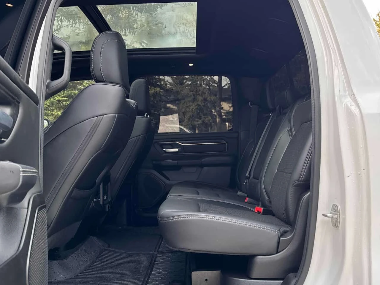 Dodge RAM 1500 * SPORT * 5.7 * ПОДГРЕВИ * PANO * ПАМЕТ, снимка 9 - Автомобили и джипове - 54643547