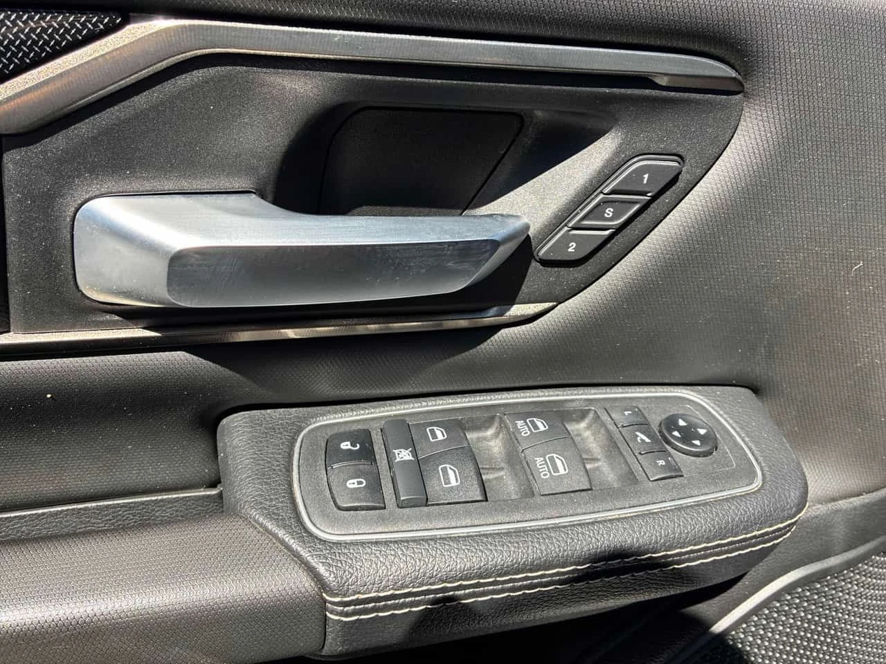 Dodge RAM 1500 * Sport * АВТОКРЕДИТ БЕЗ ПЪРВОНАЧАЛНА ВНОСКА* , снимка 10 - Автомобили и джипове - 54757357
