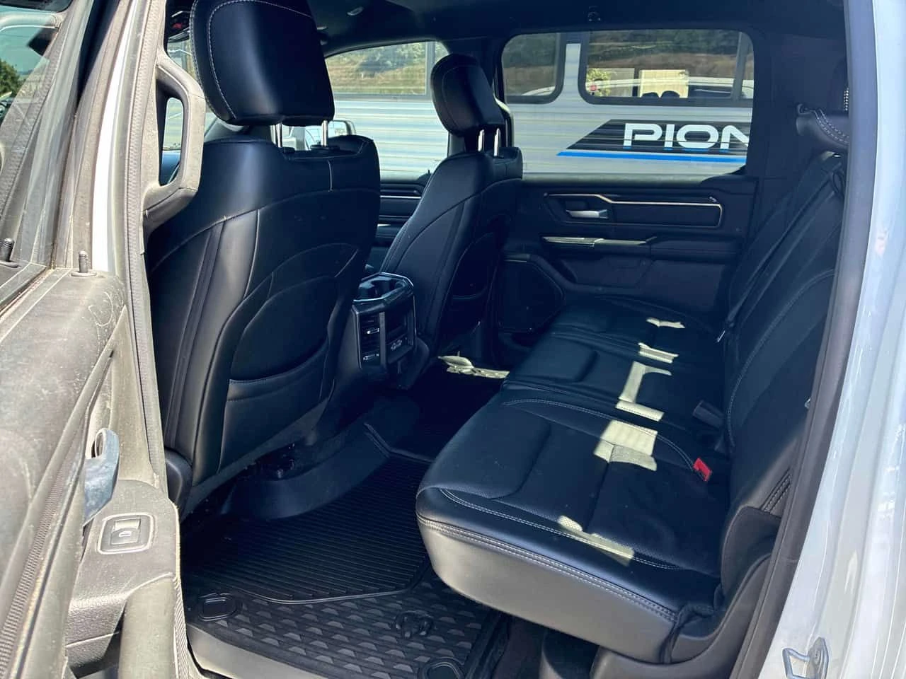 Dodge RAM 1500 * Sport * АВТОКРЕДИТ БЕЗ ПЪРВОНАЧАЛНА ВНОСКА* , снимка 12 - Автомобили и джипове - 54757357