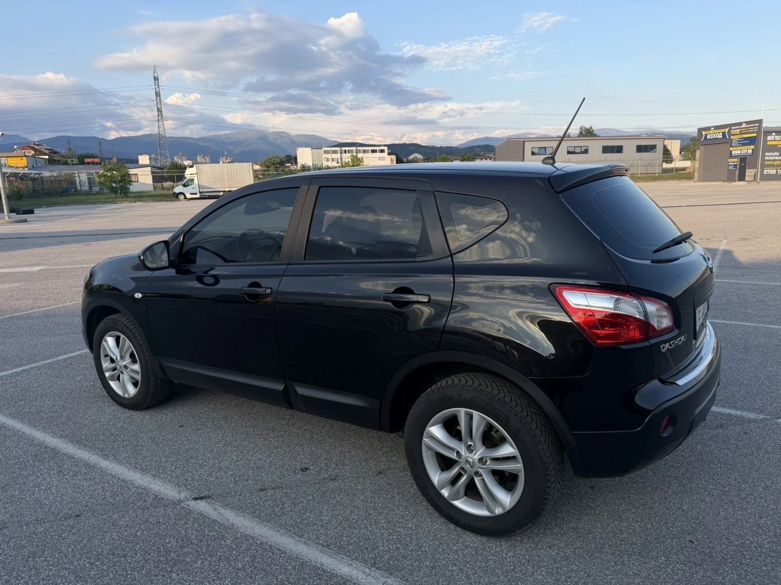 Nissan Qashqai 2.0 DCI Дизел 150кс Автомат, снимка 3 - Автомобили и джипове - 55071946