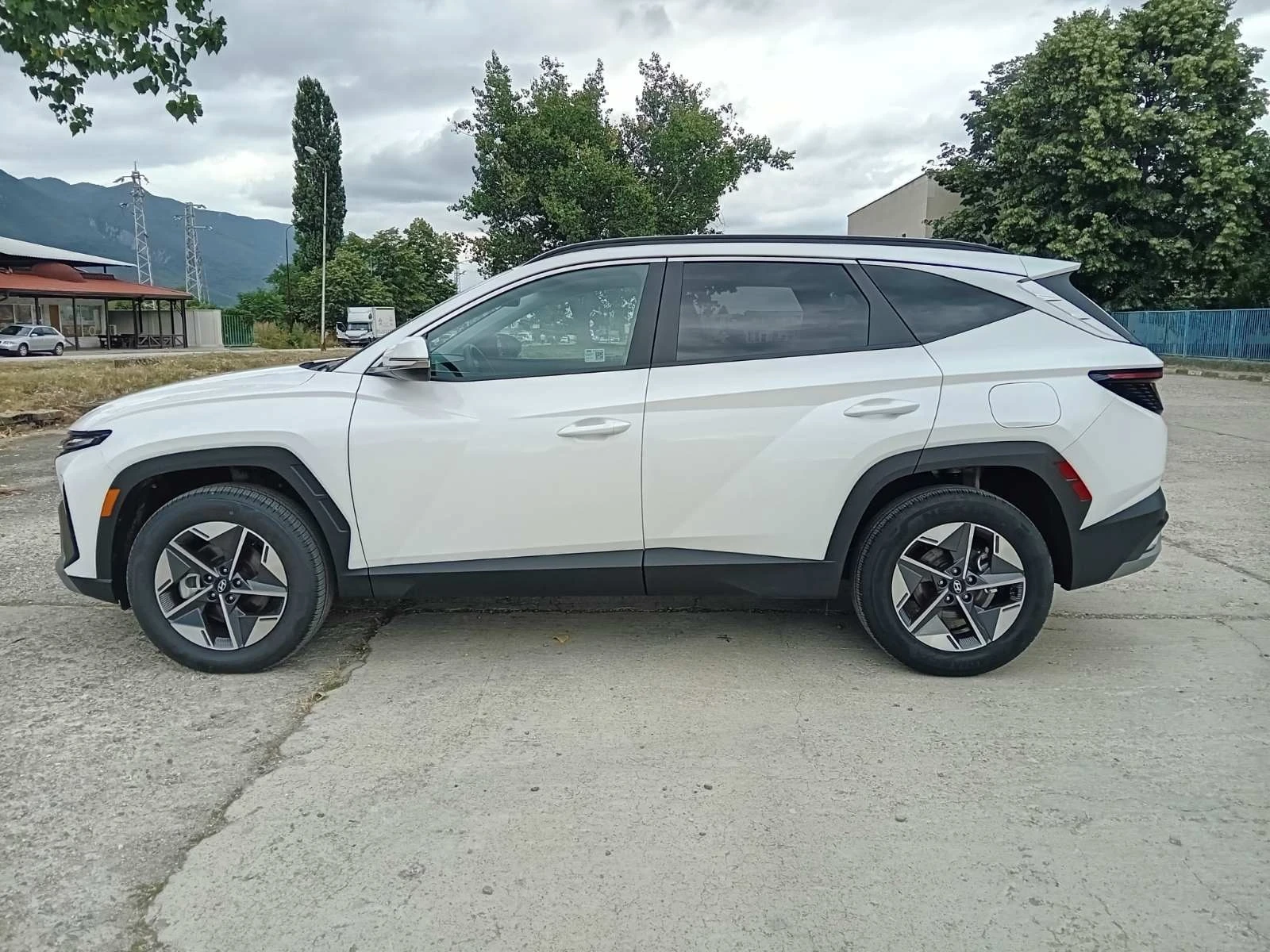 Hyundai Tucson 4x4 Facelift Widescreen 16000 KM, снимка 4 - Автомобили и джипове - 55382302
