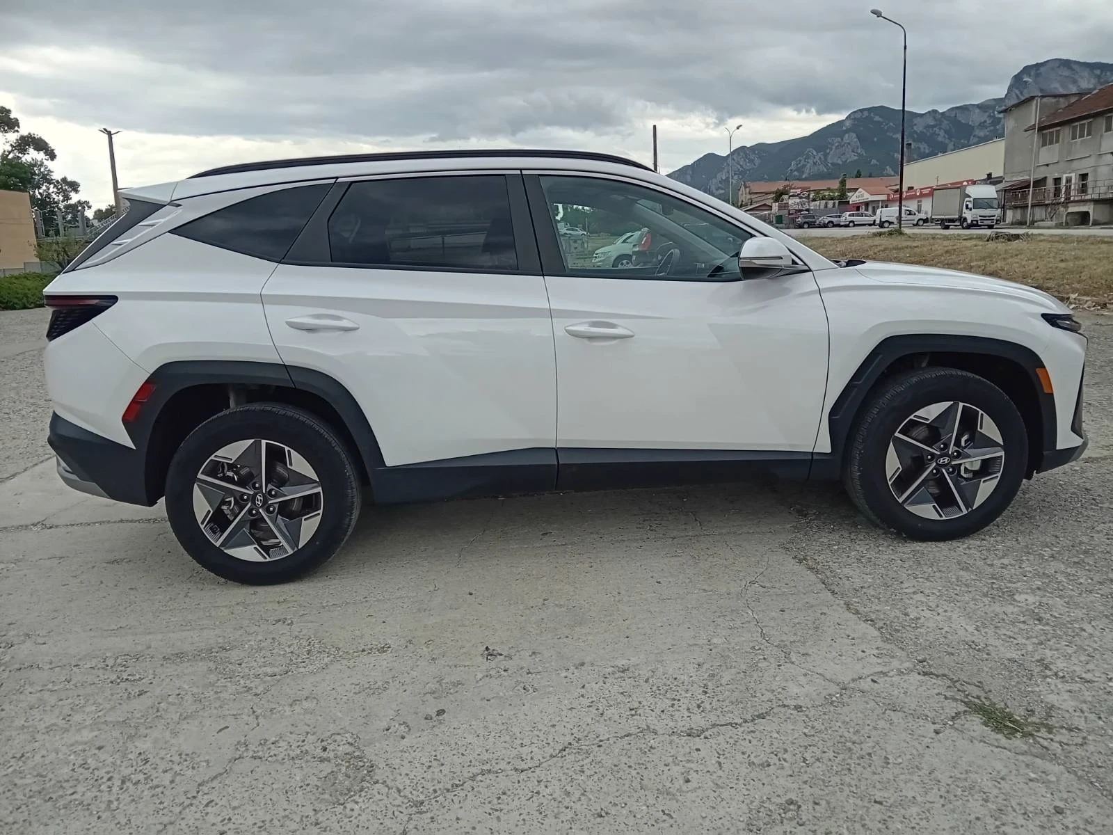Hyundai Tucson 4x4 Facelift Widescreen 16000 KM, снимка 6 - Автомобили и джипове - 55382302
