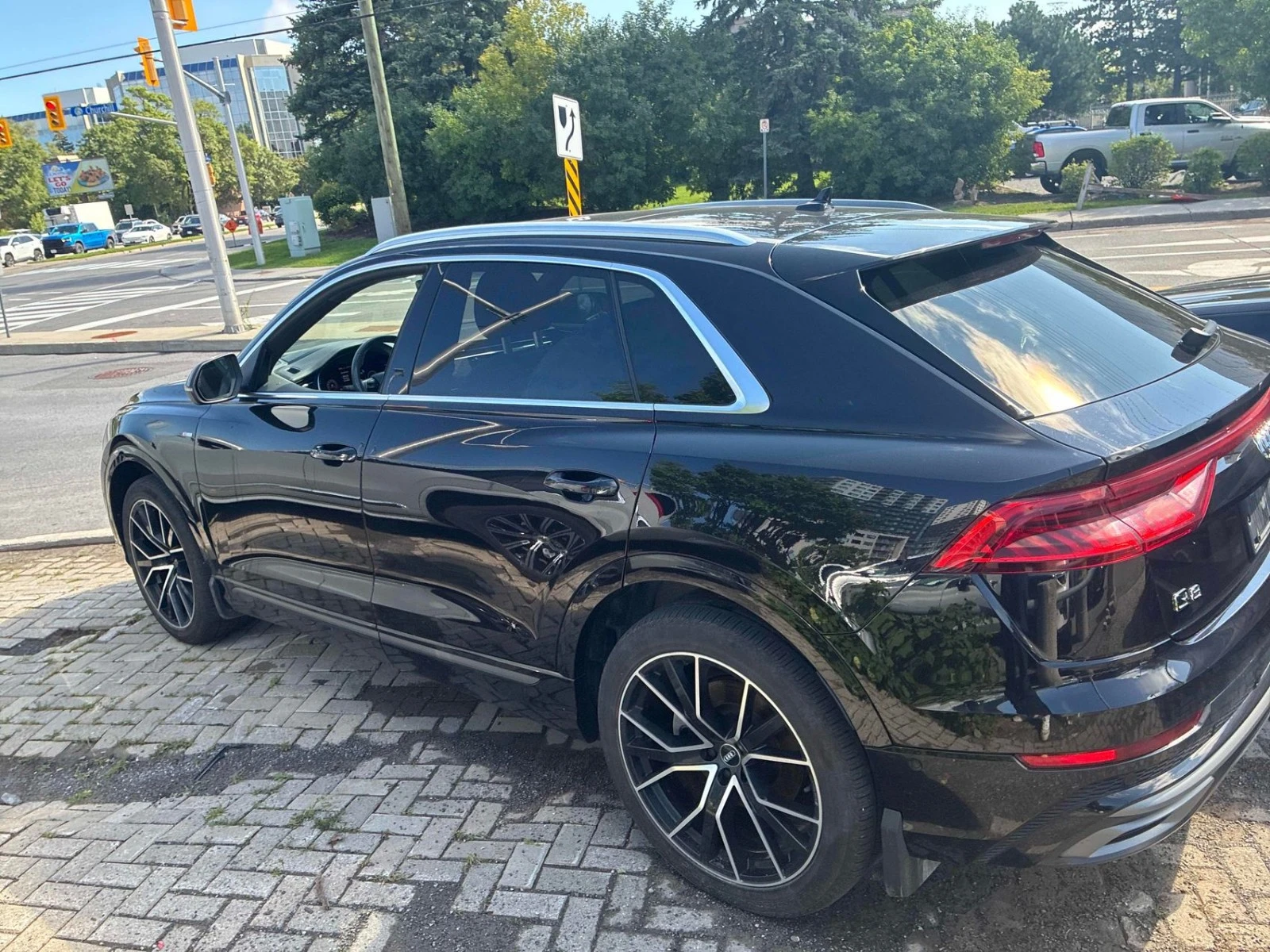 Audi Q8 Technik * Matrix * АвтоКредит * (ЦЕНА ДО БГ), снимка 3 - Автомобили и джипове - 55674662