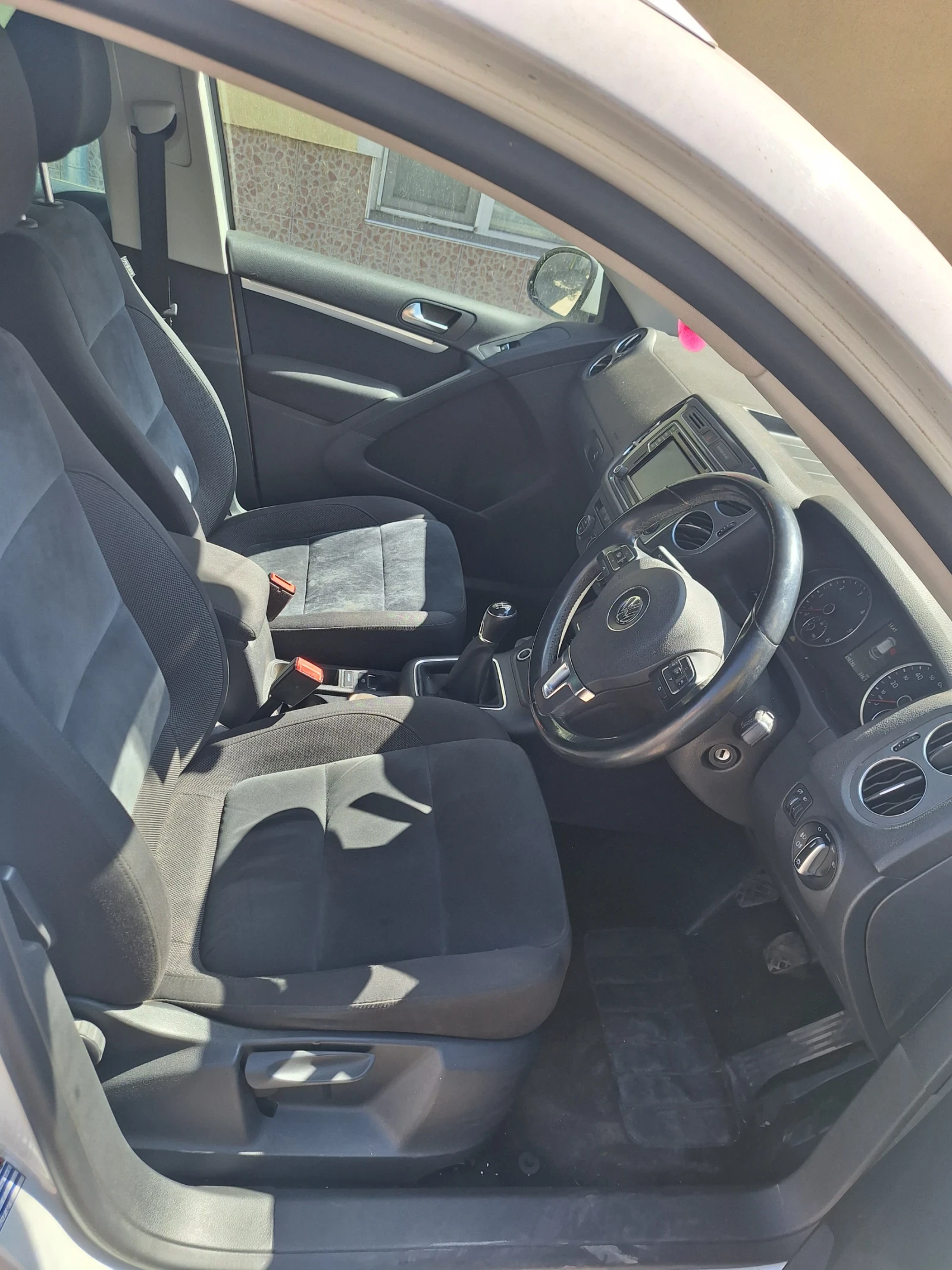 VW Tiguan 2.0 tdi, снимка 8 - Автомобили и джипове - 55960835