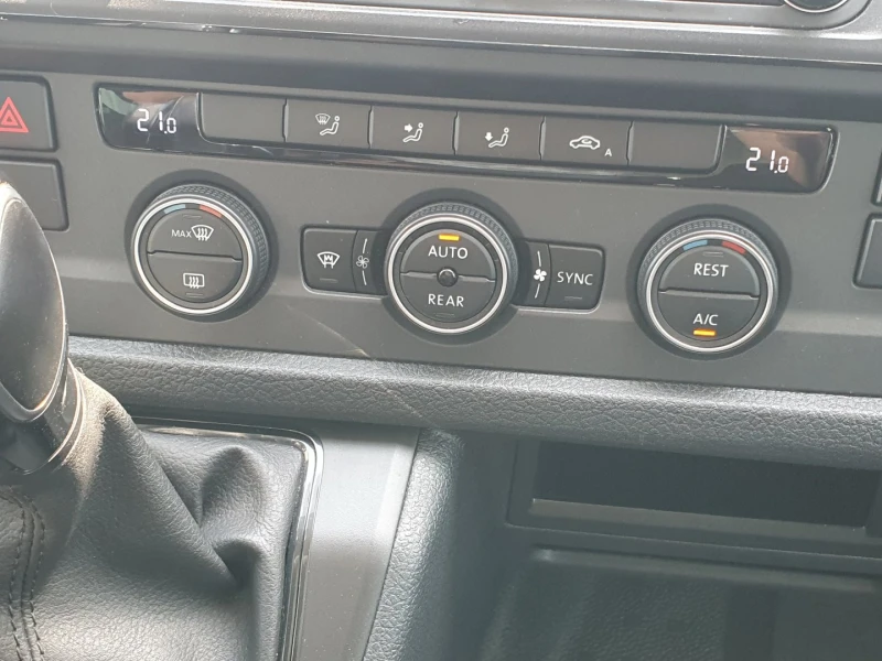 VW Caravelle Comfortline L TDI 4MO BMT, снимка 9 - Бусове и автобуси - 52690028