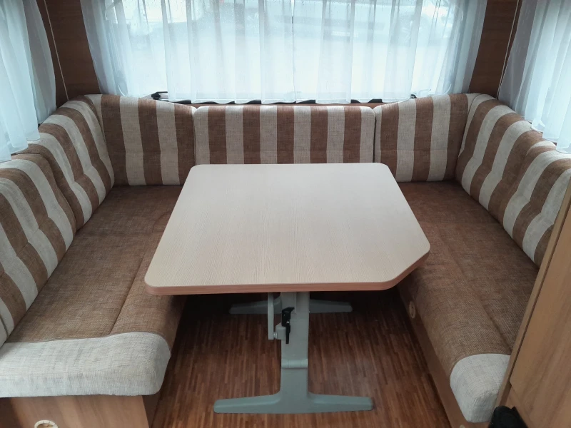 Каравана Burstner Аверсо 500 TL, снимка 6 - Каравани и кемпери - 53235353