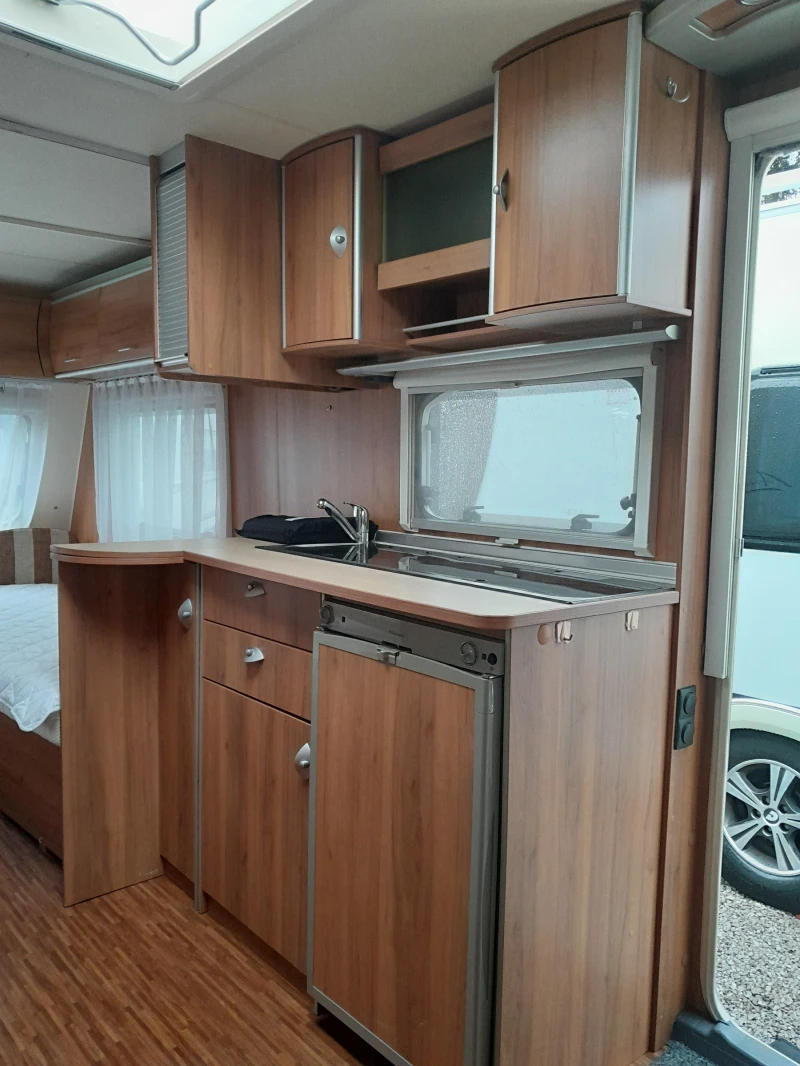 Каравана Burstner Аверсо 500 TL, снимка 7 - Каравани и кемпери - 53235353