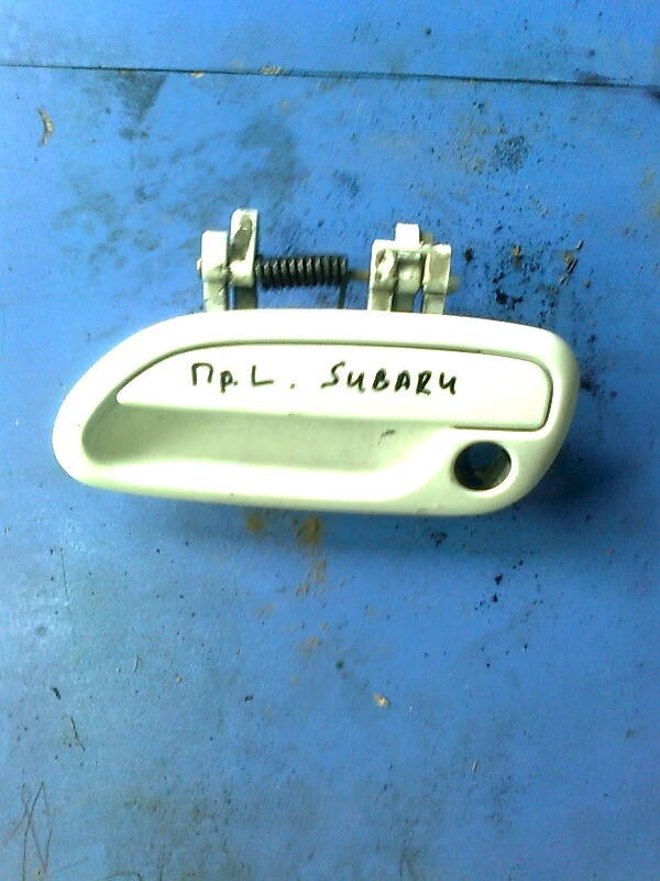 външна дръжка предна лява за Субару Аутбек (бяла)