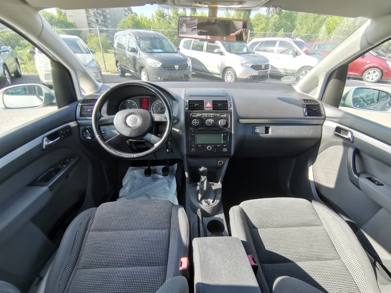 VW Touran 2.0TDI BMM, снимка 8 - Автомобили и джипове - 46359975