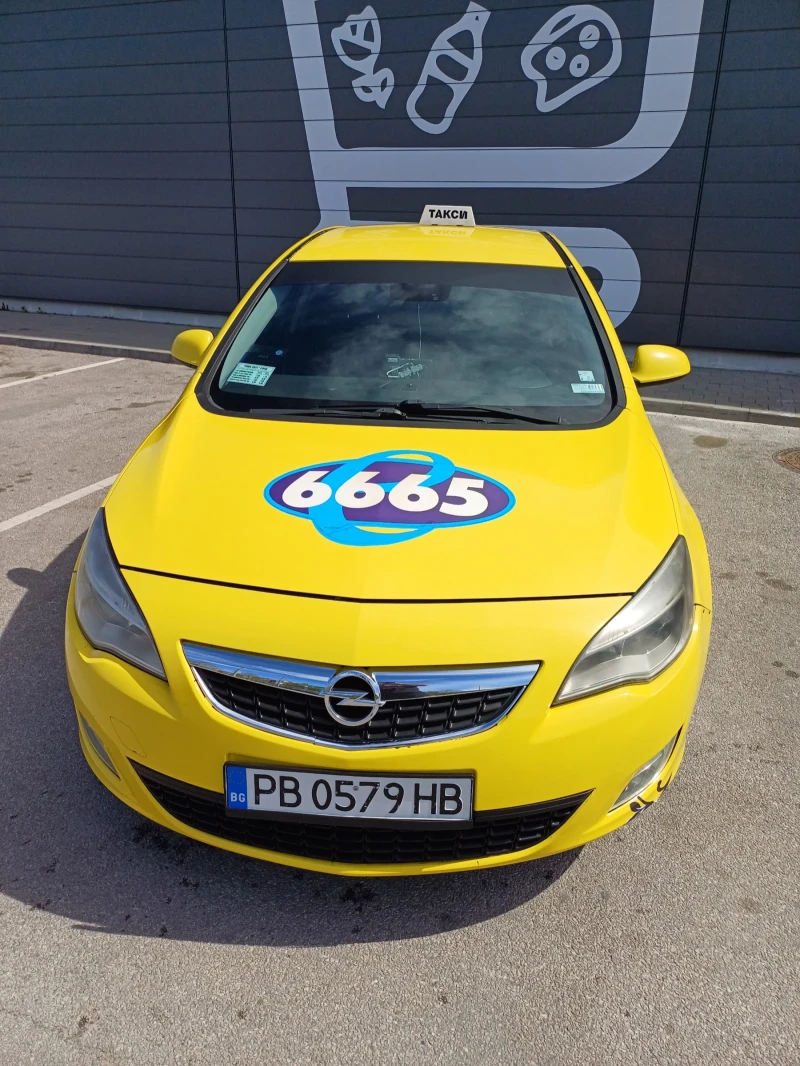 Opel Astra J, снимка 2 - Автомобили и джипове - 47437779