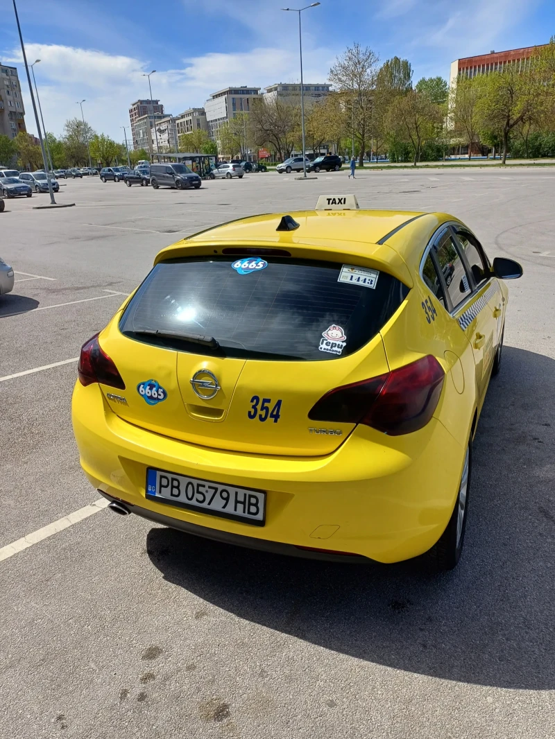 Opel Astra J, снимка 4 - Автомобили и джипове - 47437779