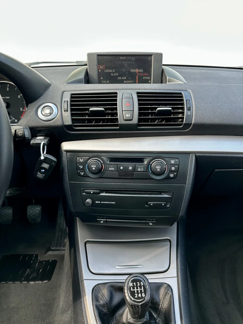 BMW 120 НАВИГАЦИЯ/ПОДГРЕВ/ПАРКТРОНИК, снимка 8 - Автомобили и джипове - 50832004
