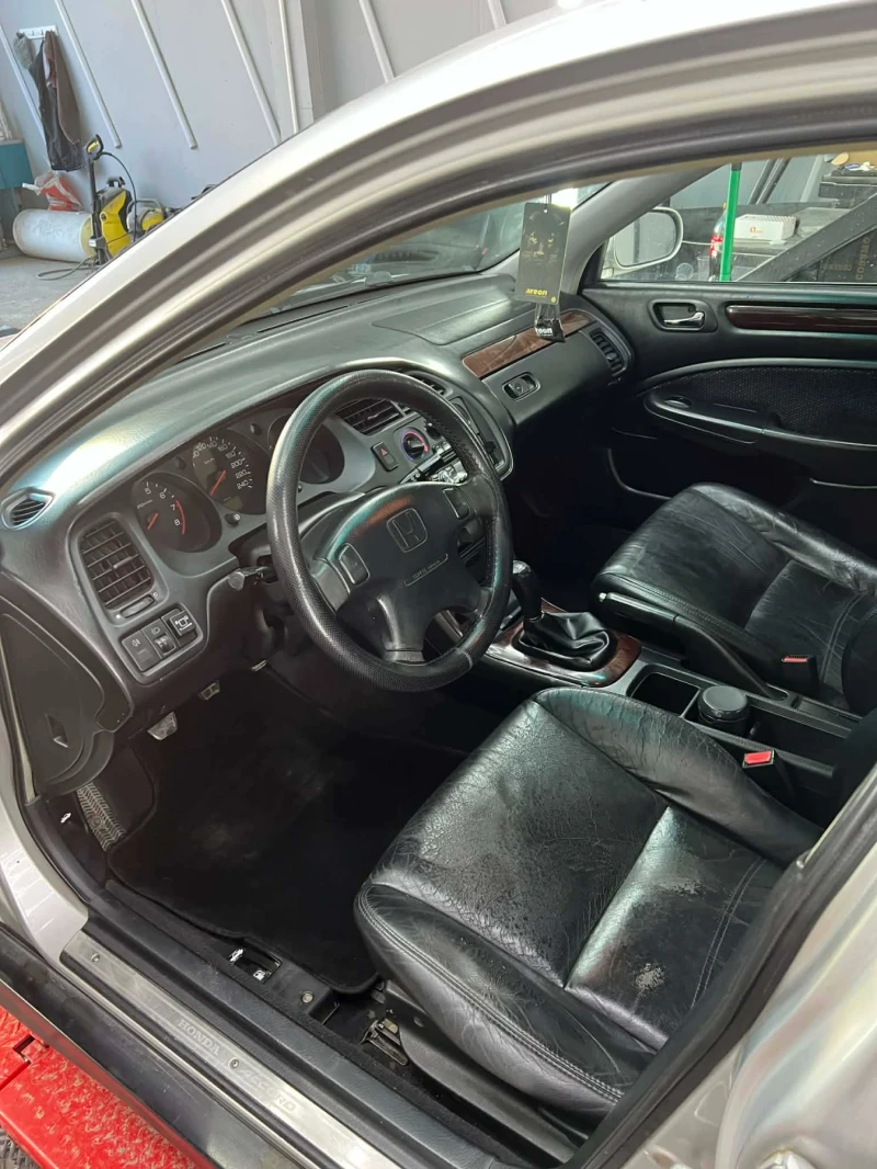 Honda Accord 1.6i, снимка 12 - Автомобили и джипове - 53114561
