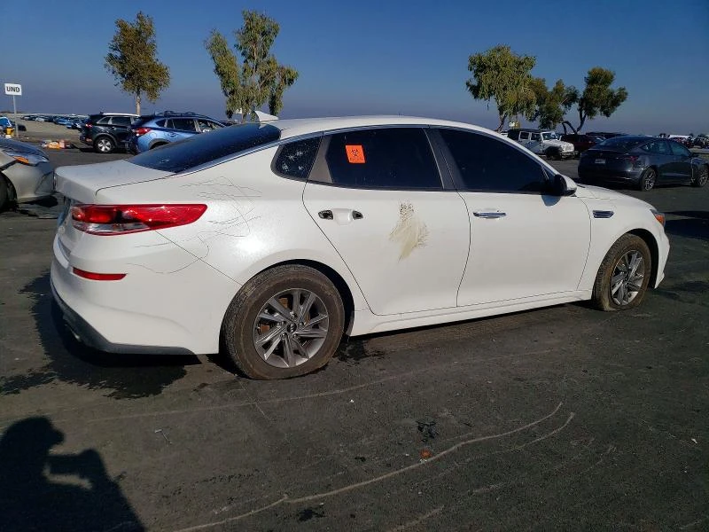 Kia Optima 2.4L 4 Front-wheel Drive, снимка 4 - Автомобили и джипове - 53680904